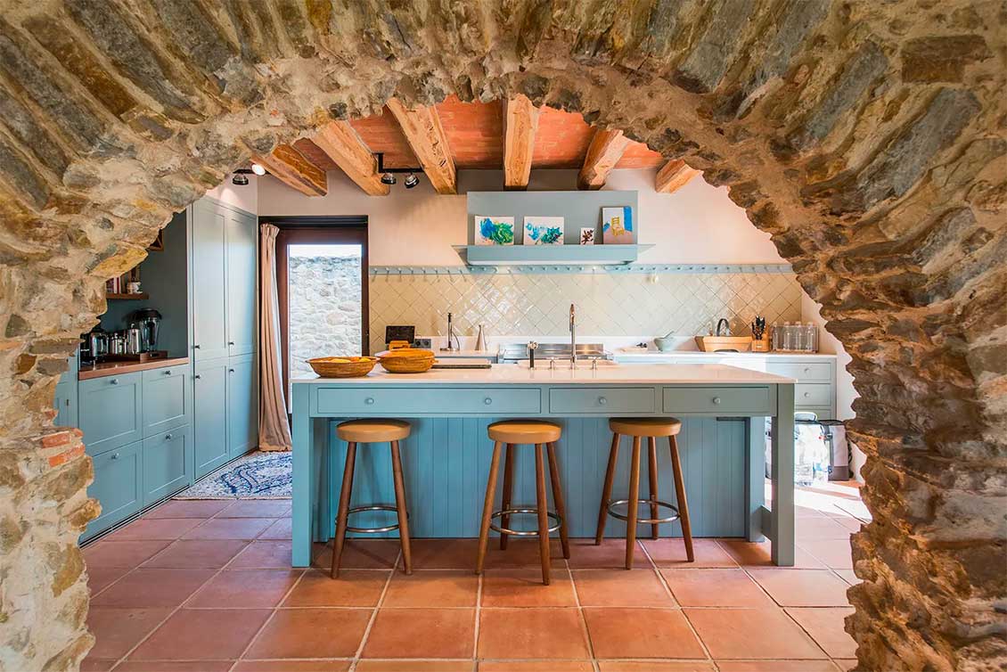 Hygge-themed kitchen in a farmhouse in the Costa Brava