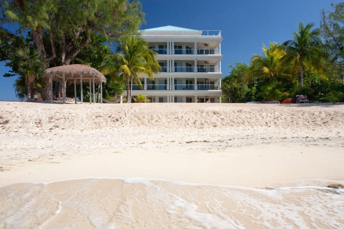 Sea Breeze On Seven Mile Beach - 4 Bed Plus Den