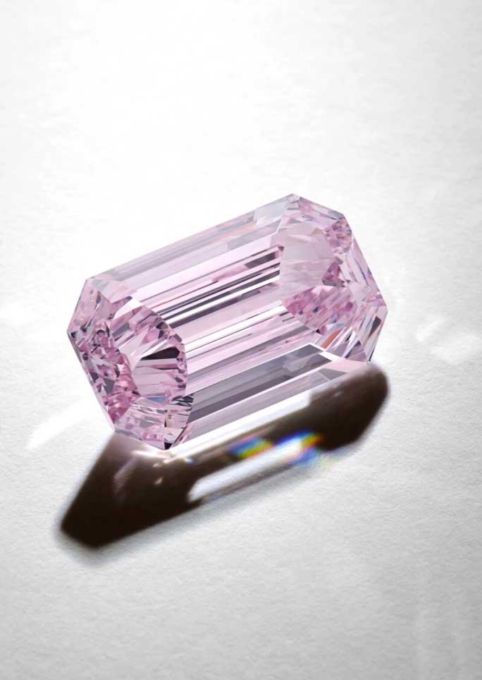 FANCY INTENSE PURPLISH PINK DIAMOND EMERALD CUT 7.00 CARATS, NATURAL COLOUR, INTERNALLY FLAWLESS