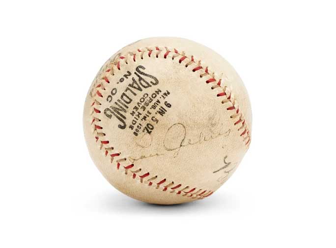 BABE RUTH AND LOU GEHRIG SIGNED BASEBALL. ESTIMATED 8,000 - 12,000 USD.