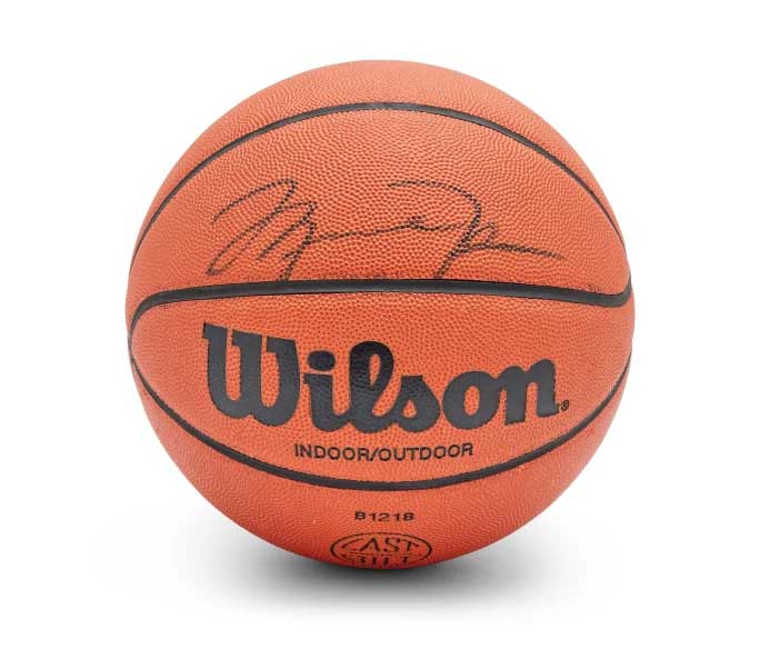 MICHAEL JORDAN SIGNED “I’M BACK” BASKETBALL. ESTIMATED 6,000 - 10,000 USD.